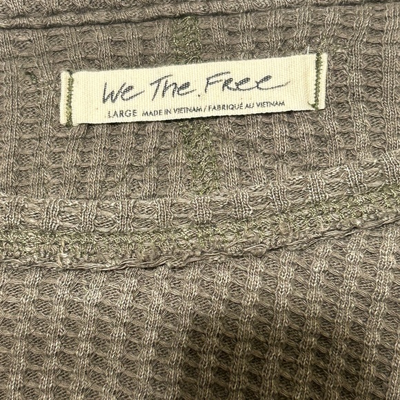 We The Free Waffle Knit Thermal Top Olive Green Raw Hem Long Sleeve Size Large - Picture 2 of 7